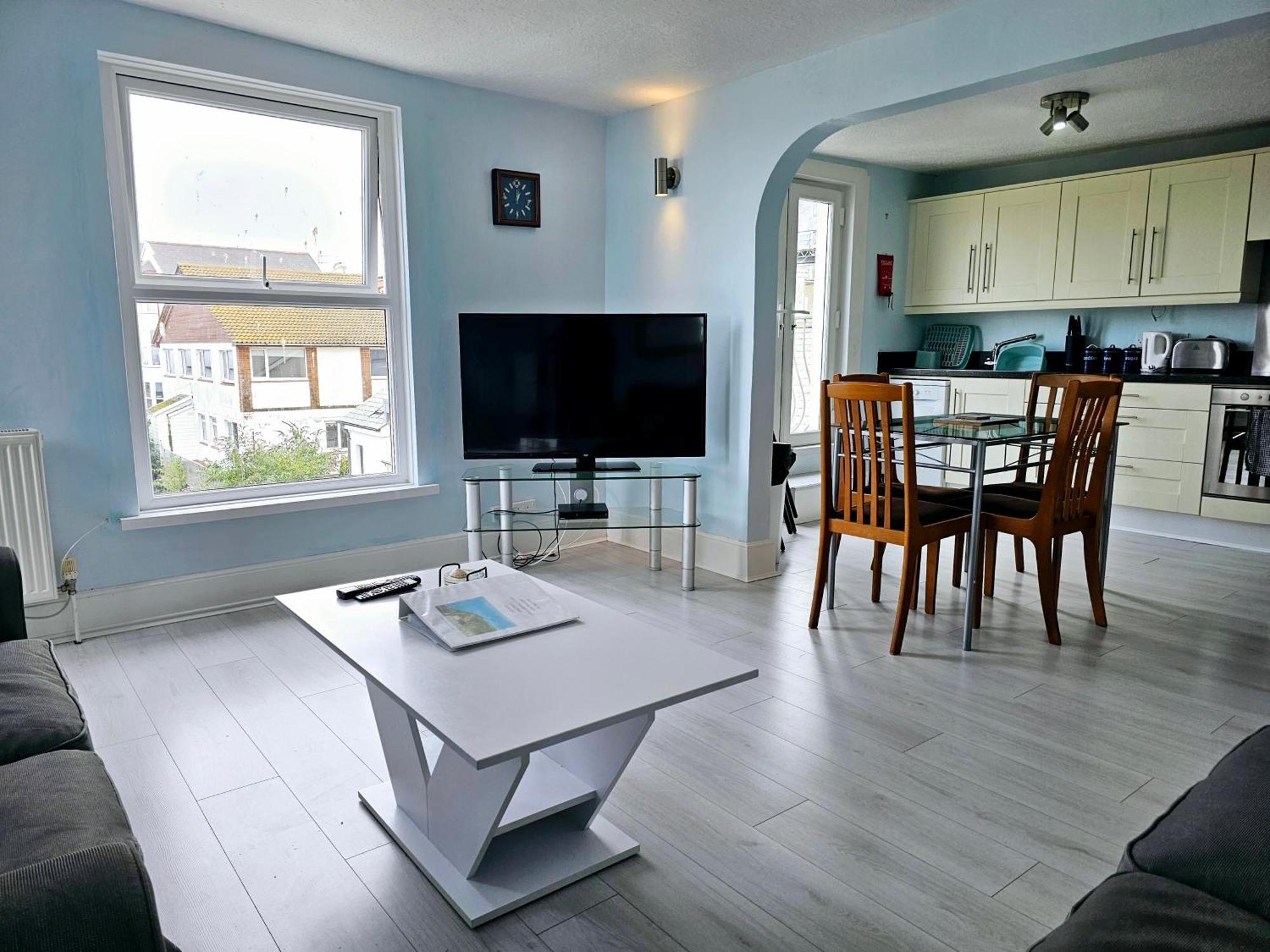 Sea Views, Big 2 Bed Flat Close To Beach & Harbour Ilfracombe Room photo