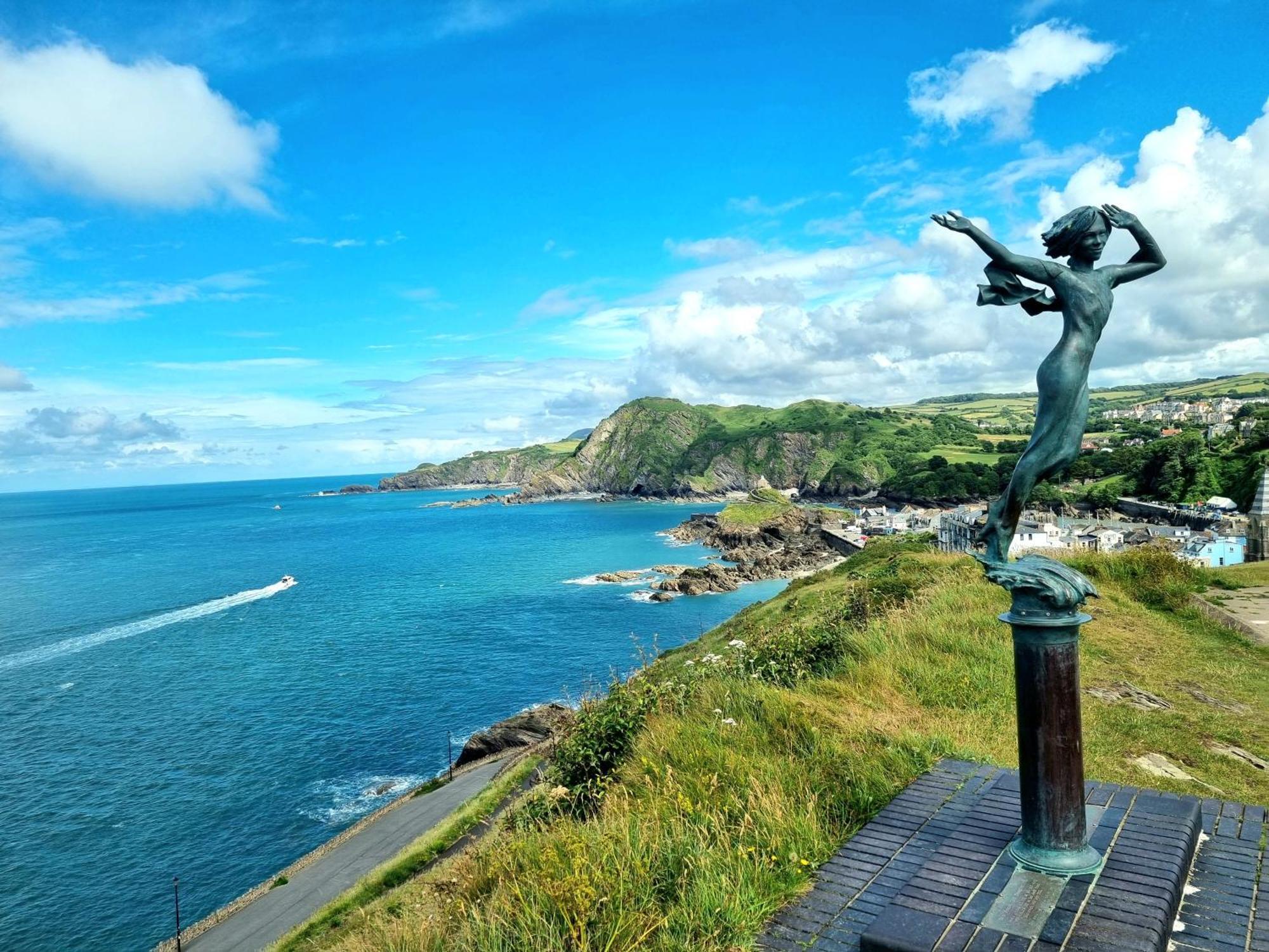 Sea Views, Big 2 Bed Flat Close To Beach & Harbour Ilfracombe Exterior photo